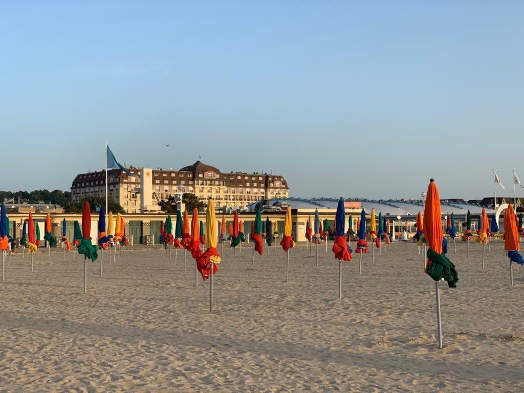 Duplex Au Coeur De Deauville Avec Vue Imprenable Et Parking Prive Екстериор снимка