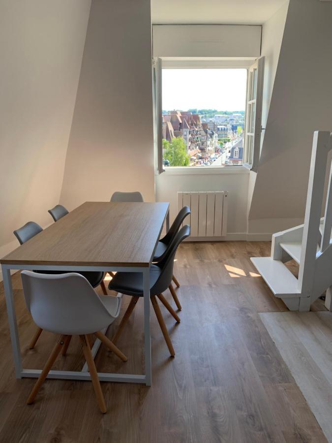 Duplex Au Coeur De Deauville Avec Vue Imprenable Et Parking Prive Екстериор снимка